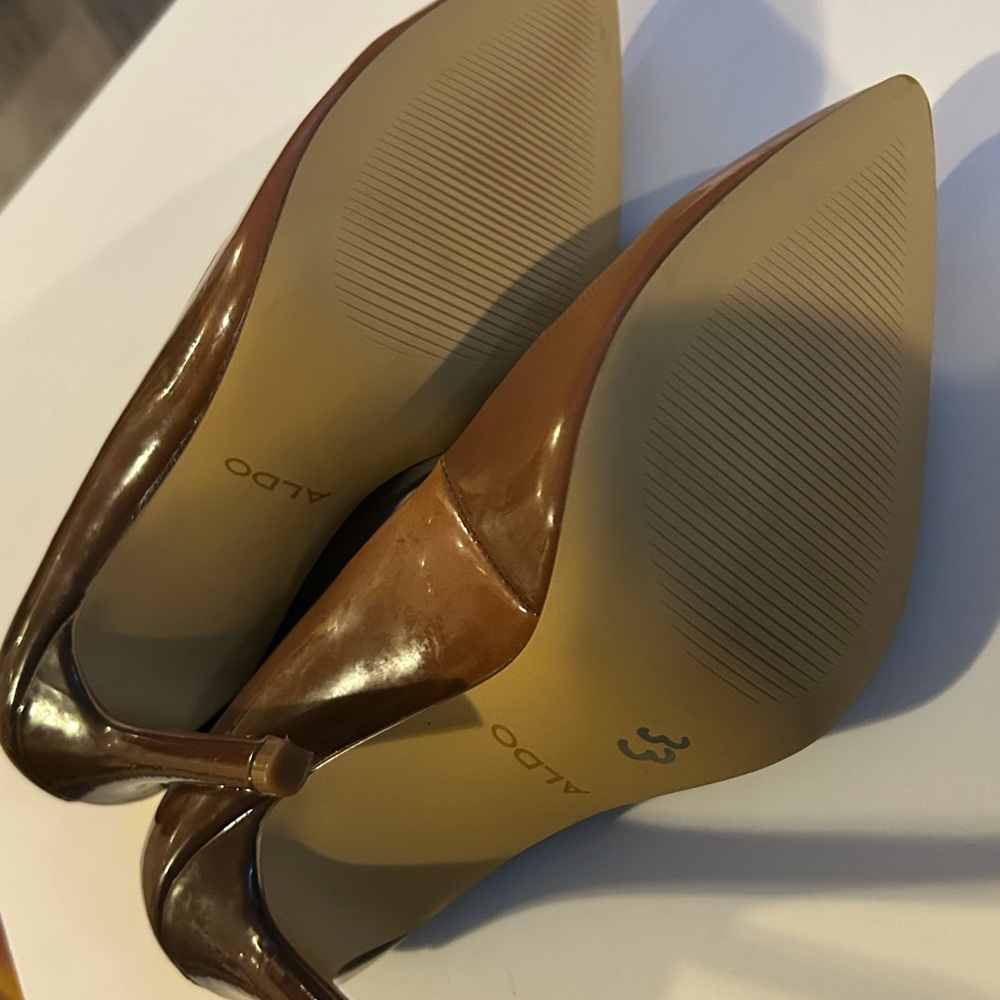Aldo  Tan Pointed Heels  - size 8 - Picture 4 of 8